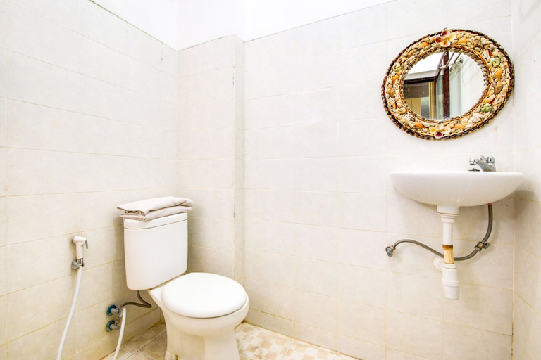 Bathroom 4, OYO Life 511 Grace Residence, Surabaya