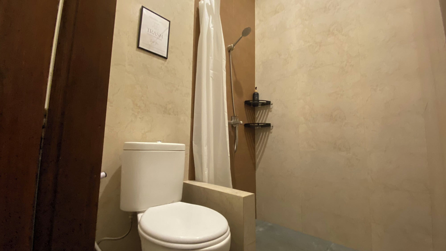 Bathroom 28