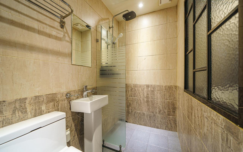 Bathroom 15