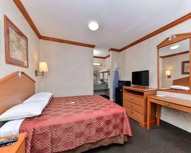 Bedroom 4, Econo Lodge Inn Killeen, Bell