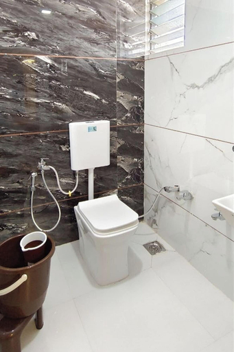 Bathroom 3, Hotel Matrix Inn, Ahmadabad