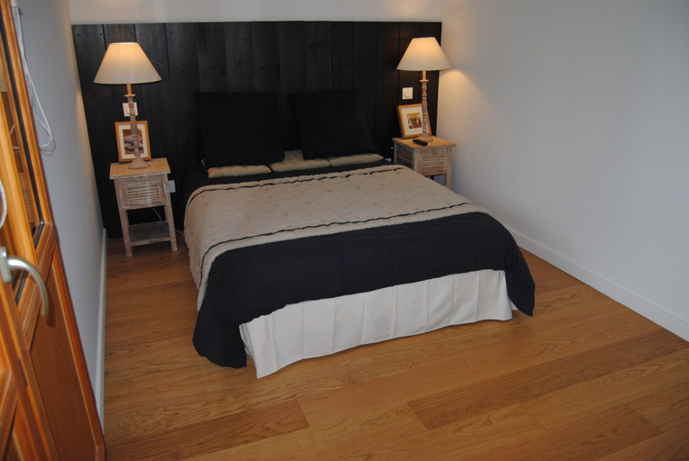 Bedroom 3, La Maison du Las, Gironde