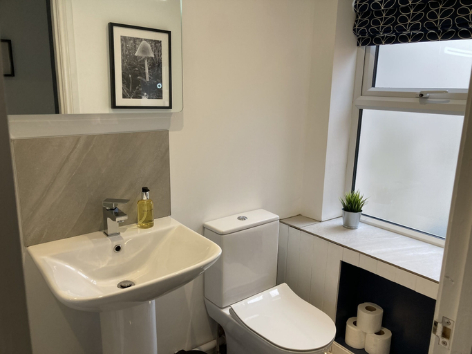 Bathroom 4, Witcroft Cottage, Worcestershire