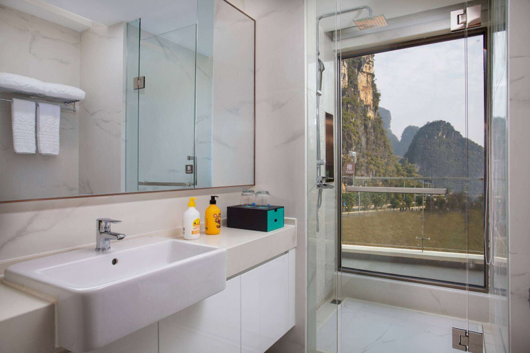 Bathroom 4, Wingate by Wyndham Yangshuo, Guilin