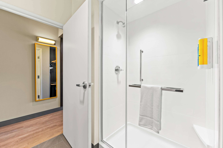 Bathroom 4, Tru By Hilton Dixon, Lee