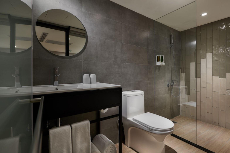 Bathroom 16