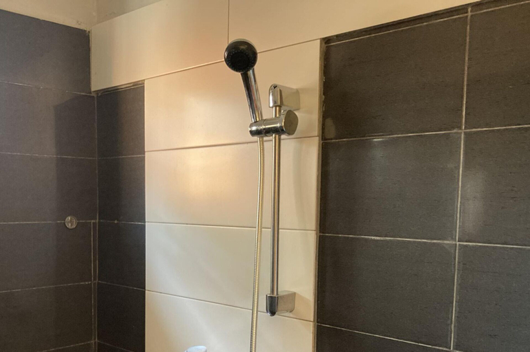 Bathroom 3, Oheneba Tema - Luxury Hot -tub Retreat With Wi-fi, Tema