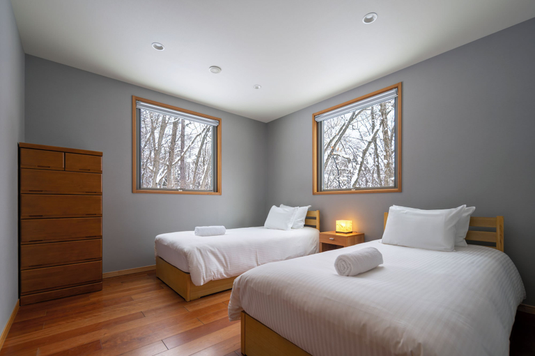 Bedroom 2, Bluebird Chalets, Hakuba