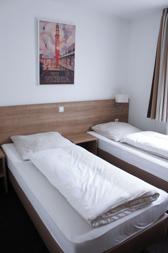 Bedroom 5, Pension Mavi, Rastatt