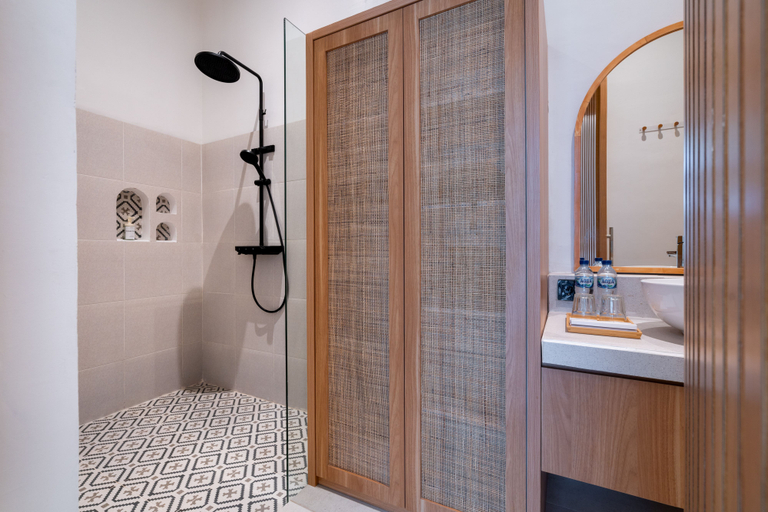 Bathroom 5, Tamanna Villa Uluwatu, Badung