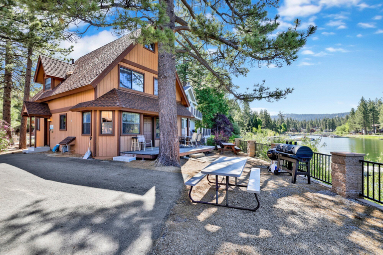 Exterior & Views 1, Breezy ONE #112, San Bernardino
