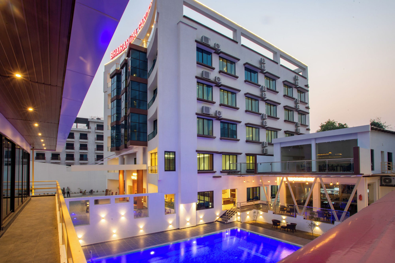 Exterior & Views