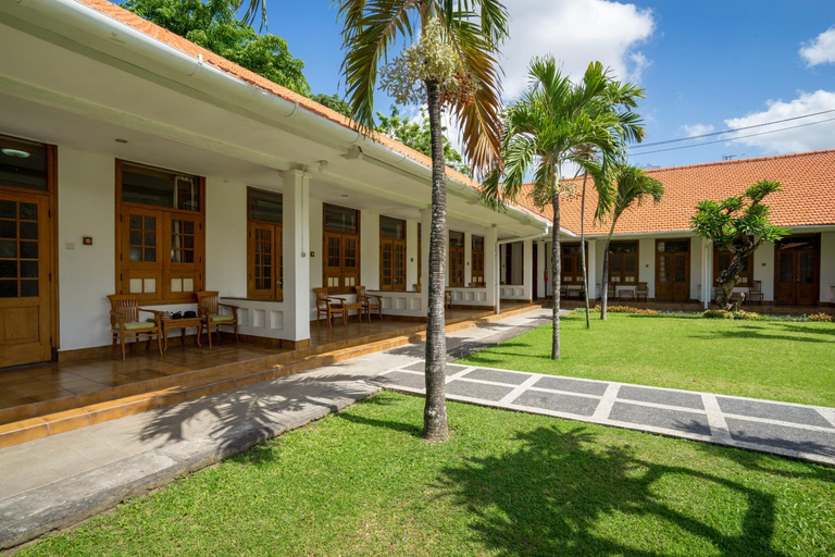 Exterior 11