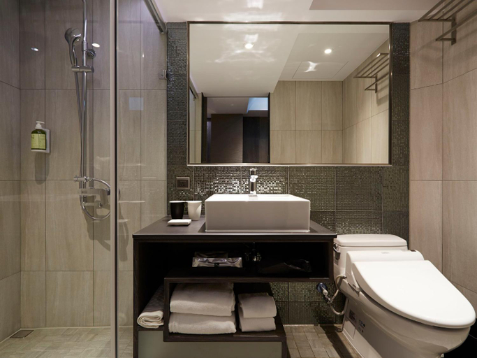 Bathroom 28