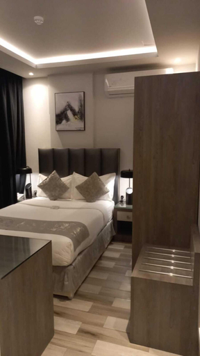 Bedroom 4, Seven Palaces