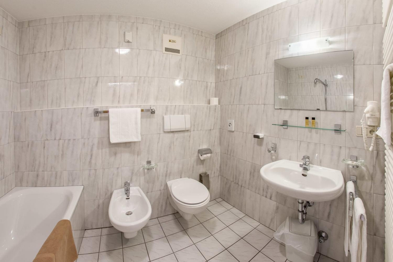 Bathroom 2, Mountain Living Apartments, Bolzano