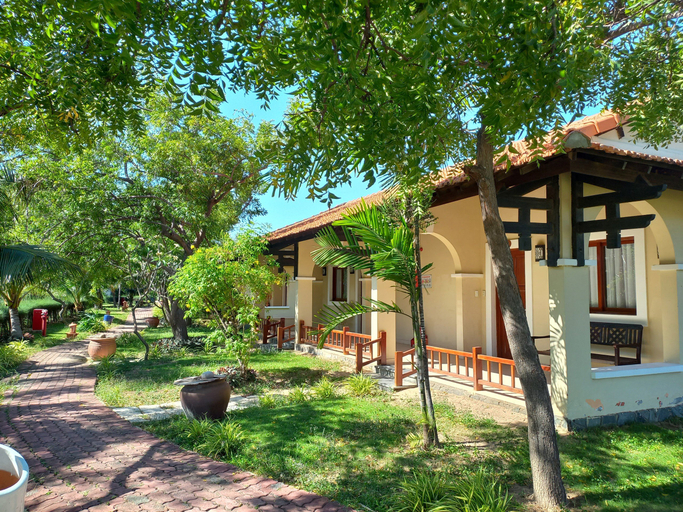 Exterior 2
