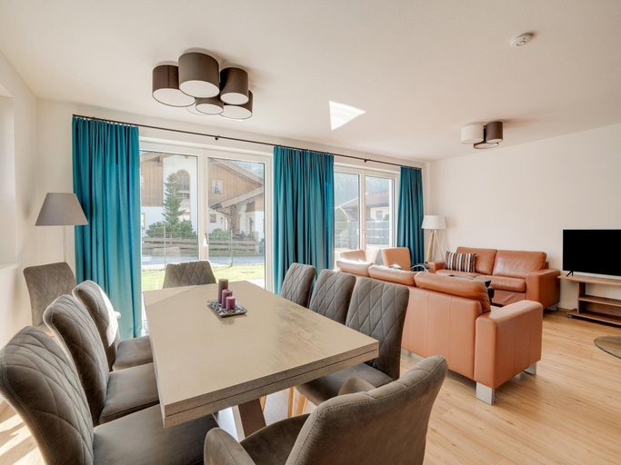 Dining 4, Holiday Home in Niedernsill Near ski Area, Zell am See