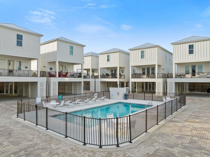 Sport & Beauty 4, Totally Beachin' at Pelican Place, Baldwin