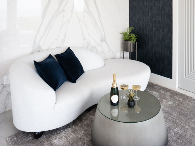 Bedroom 3, Black Urchin