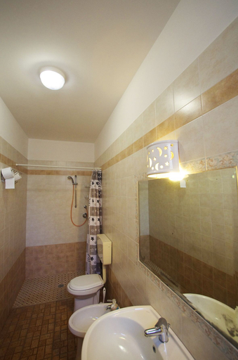 Bathroom 4, Bioagriturismo Masseria Sciaiani Piccola, Brindisi