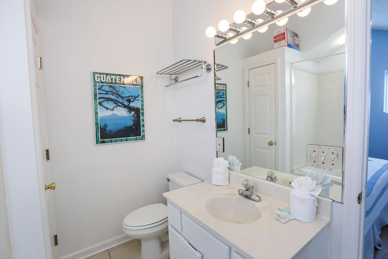 Bathroom 4, 2-The-Beach, Gulf