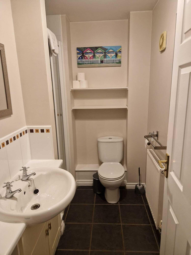 Bathroom 3, Dog Friendly - 4 Bed House - Sleeps 10 - Pool Table, Herefordshire