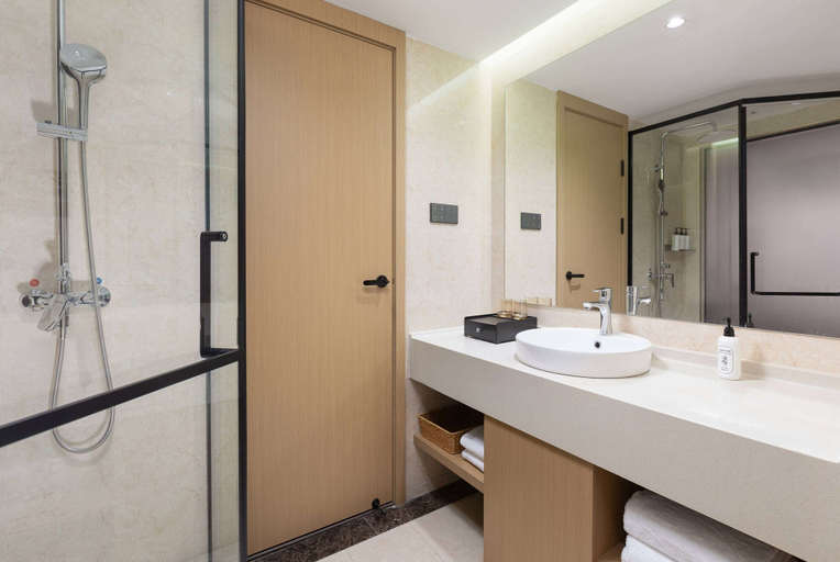 Bathroom 5, Days Inn By Wyndham Nanjing Lishui, Nanjing