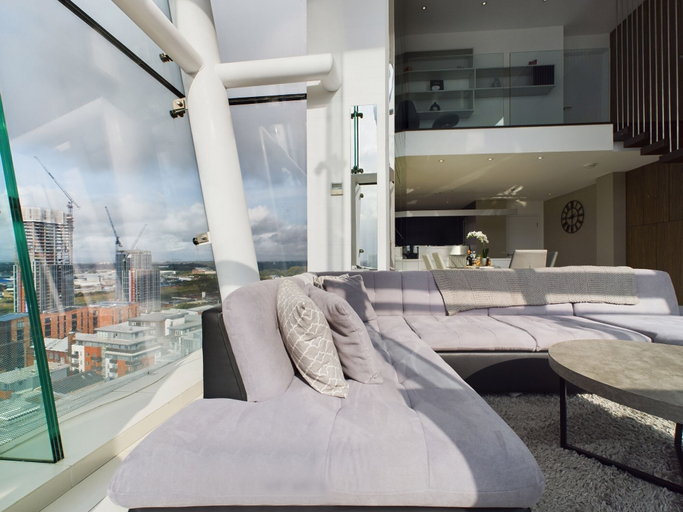 Bedroom 3, Amazing Skyline Views 3BR Duplex, Manchester