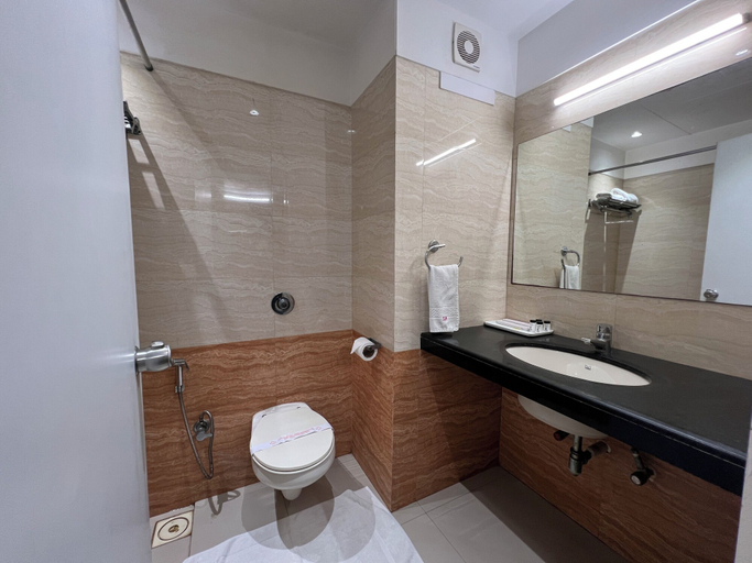 Bathroom 4, VITS Shalimar Ankleshwar, Bharuch