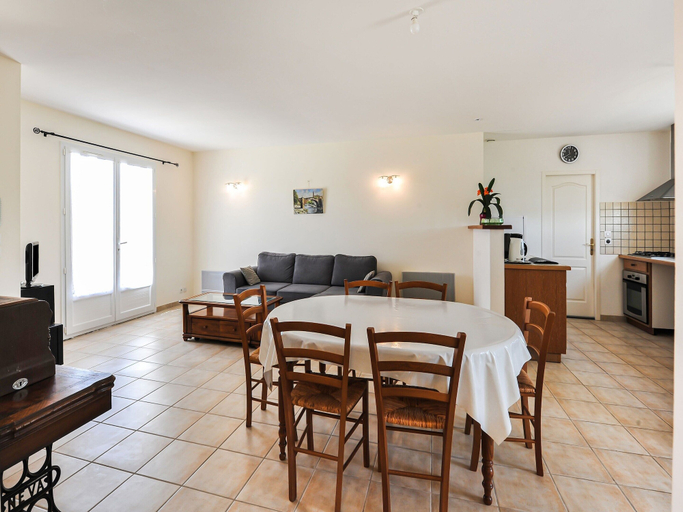 Living room, Spacious Holiday Home in Aigues Vives, Hérault