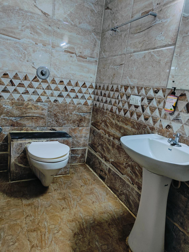 Bathroom 2, Green wood inn Mysore near palace, Mysore