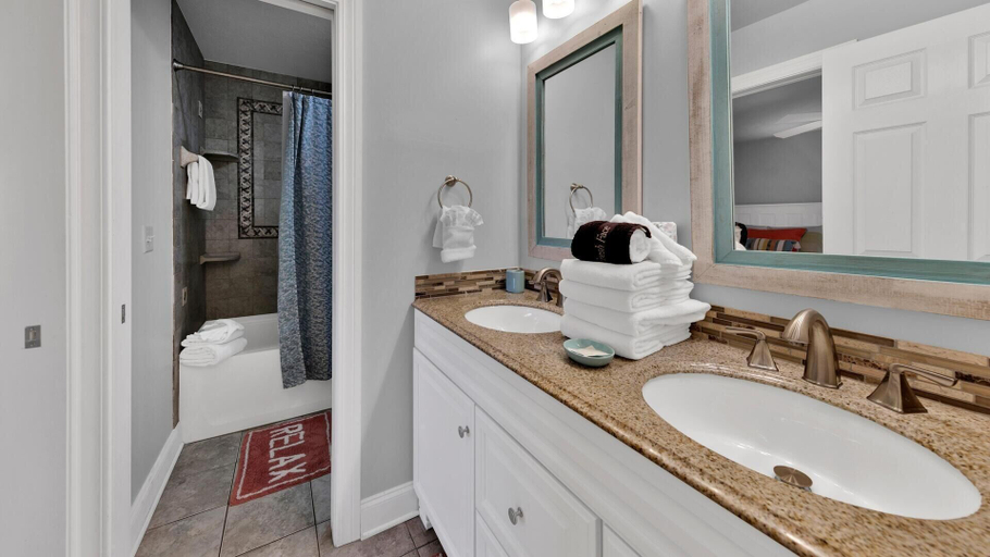 Bathroom 3, Aegean 101, Okaloosa