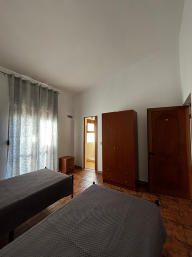 Bedroom 2, BedGodini, Kavajës
