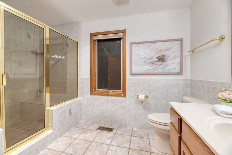 Bathroom, Bay Cottage by Avantstay Waterfront, Pier, Pond, Saint Mary's