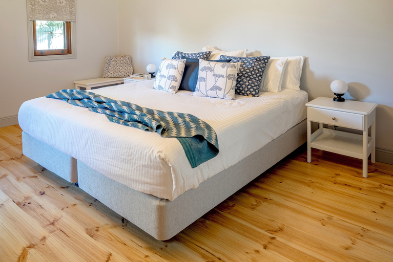 Bedroom 2, Willunga Gallery Cabins, Adelaide