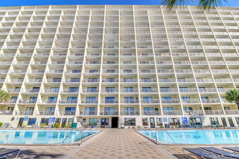 The Summit 1323, Bay