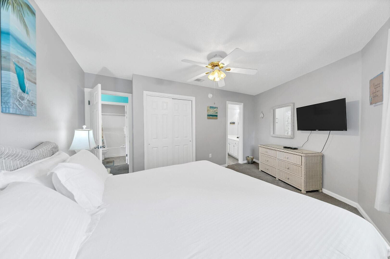 Bedroom 2, Crystal Village II, Unit 18A, Walton