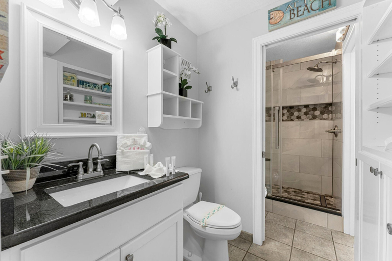 Bathroom 3, The Summit 1130, Bay