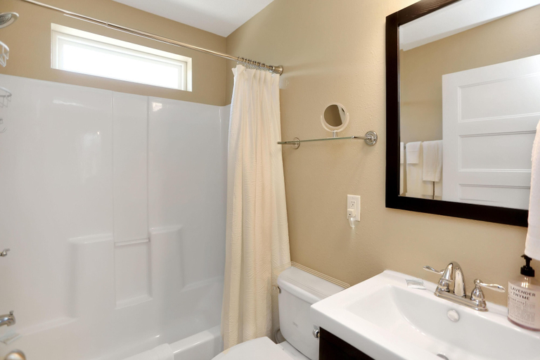 Bathroom 3, Sweet Destiny, Gulf