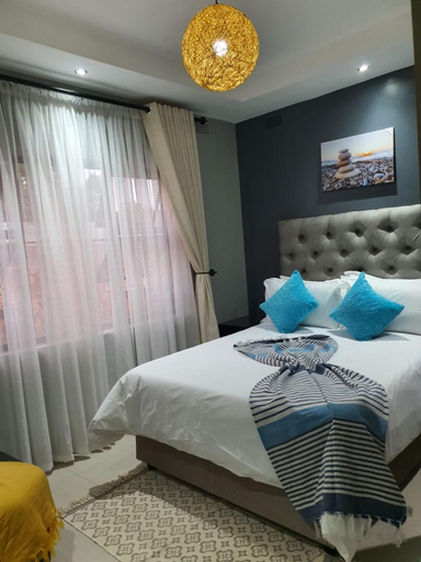 Bedroom 4, Posh 3 Bed Guesthouse in Hillside With Pool - 2039, Bulawayo