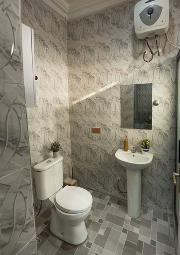 Bathroom, Monroe Luxury Apartments, Kumasi
