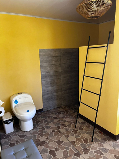 Bathroom 4, Badu Lodge, Puriscal
