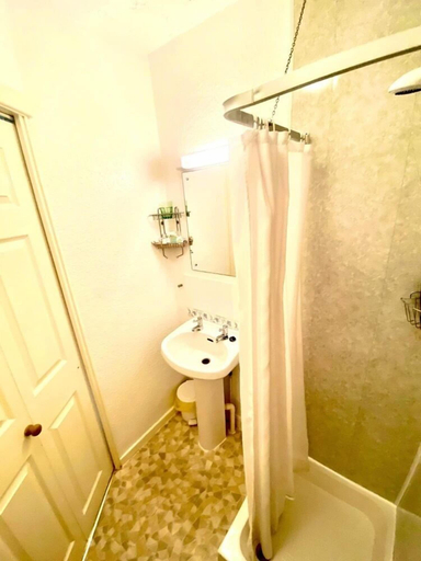 Bathroom 4, Walkden House, Blackpool