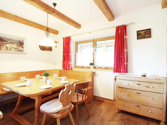 Dining 3, Chalet With Terrace in Niederndorf/kufstein, Kufstein