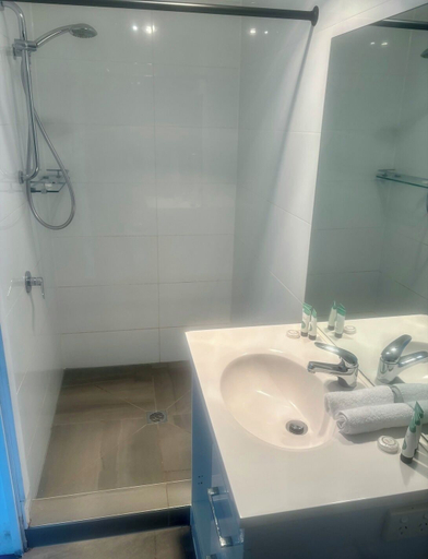 Bathroom, Weldborough Hotel, Break O'Day
