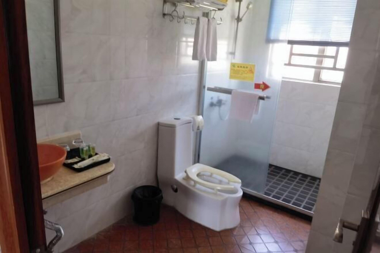 Bathroom 4, Renrenshun Hotel, Shanwei