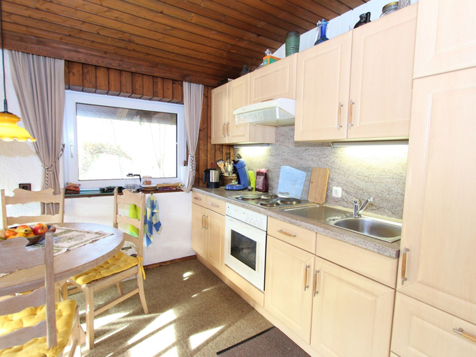 Others 5, Spacious Chalet in Niedernsill near Skiing, Zell am See