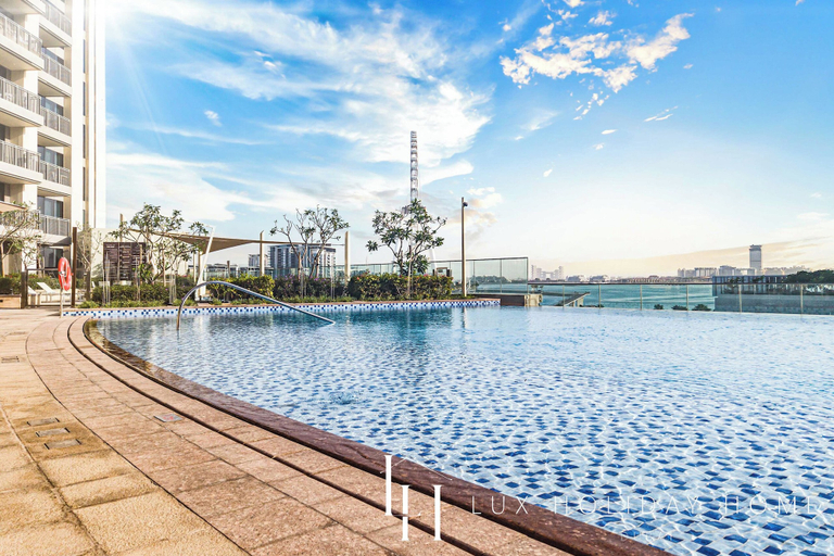Sport & Beauty 5, LUX 52 42 Deluxe Marina view suite, Dubai