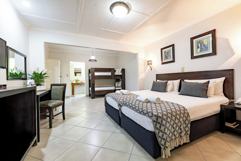 Bedroom 4, Hotel Numbi and Garden Suites, Ehlanzeni